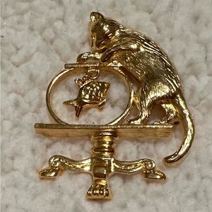 Vintage Avon 1994 gold-tone "Cat N' Fishbowl" brooch pin